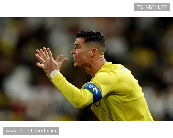 利雅得胜利边路传中,C罗跑位精准