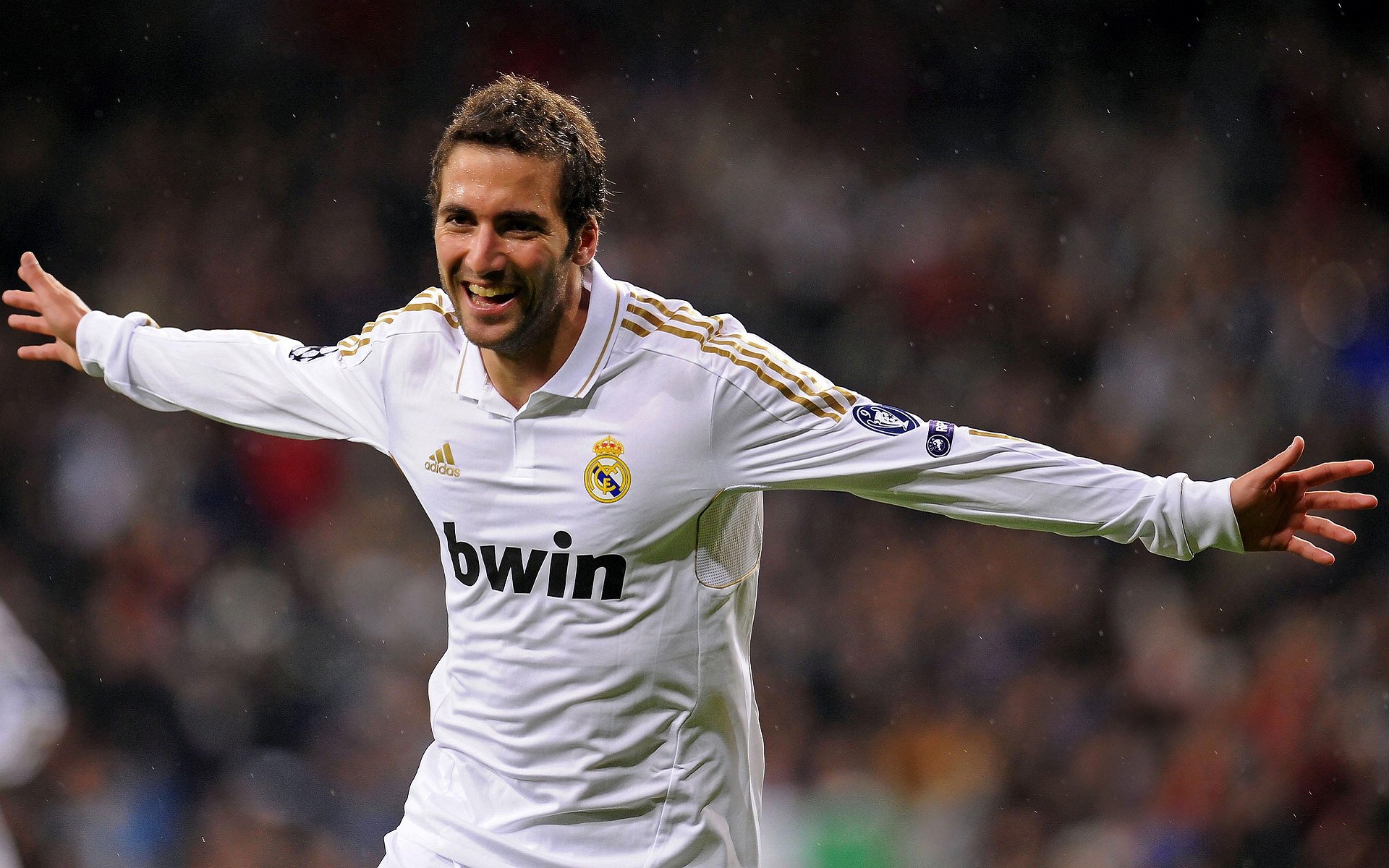 华体会体育网址-亚冠赛场中日韩球队上演焦点之战，中日韩足球